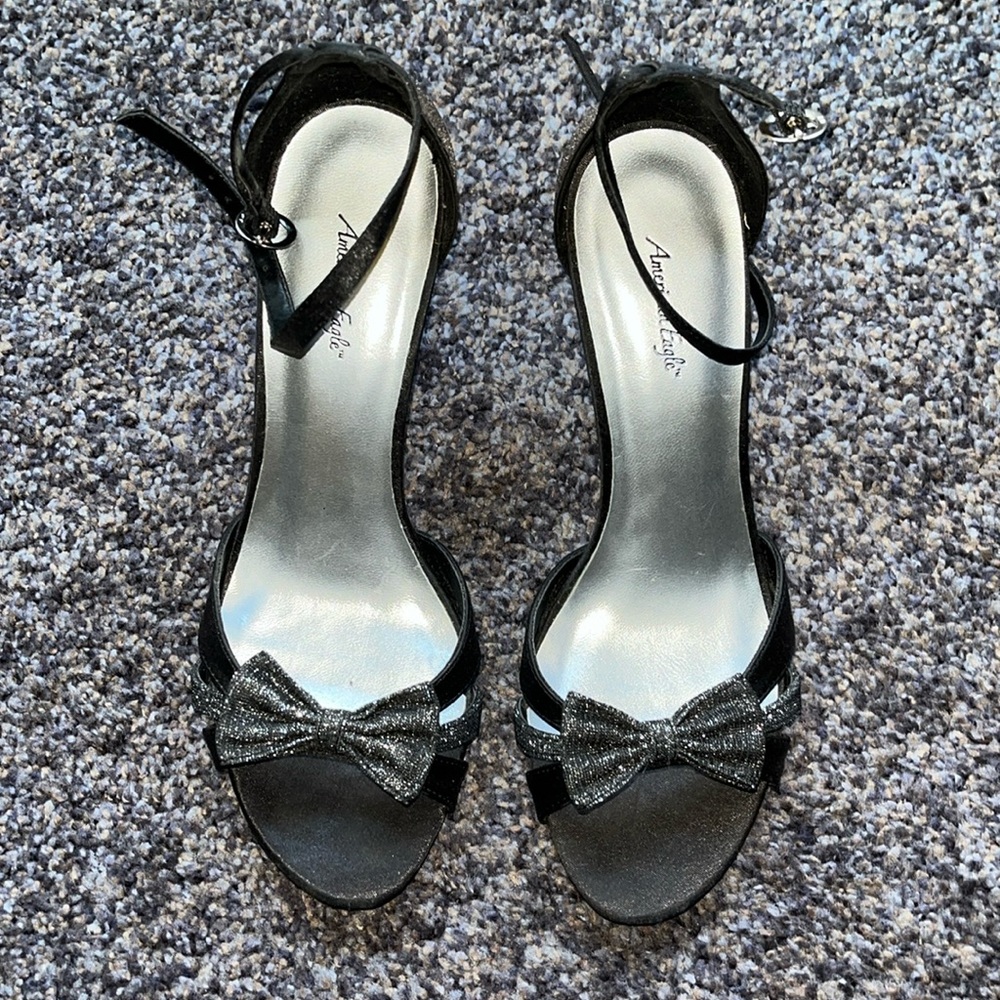 American Eagle Strappy Bow Open Toe Heels